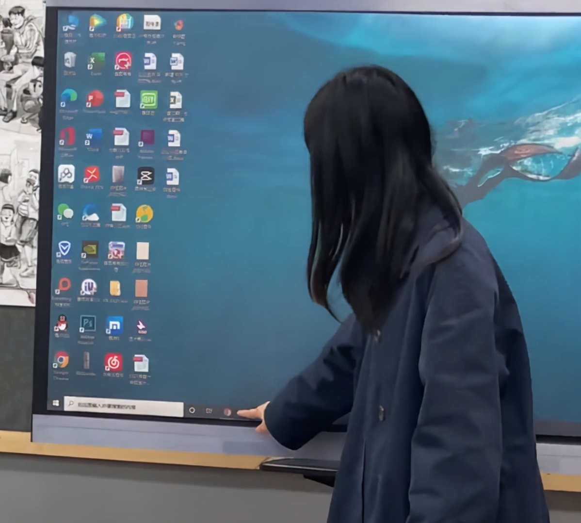 学生画老师上课的状态逼真,美术老师展示惊呆学生