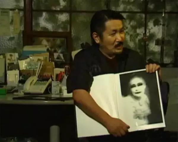 日本最著名站街女：拉客到74岁，等着一个永远等不到的客人…