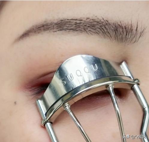 怎么用睫毛夹夹睫毛简单易学,电动睫毛夹太阳花睫毛