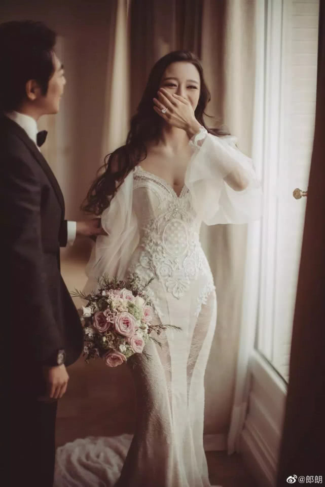 唐嫣罗晋婚纱照最新图片,唐嫣罗晋私下亲密细节婚纱照