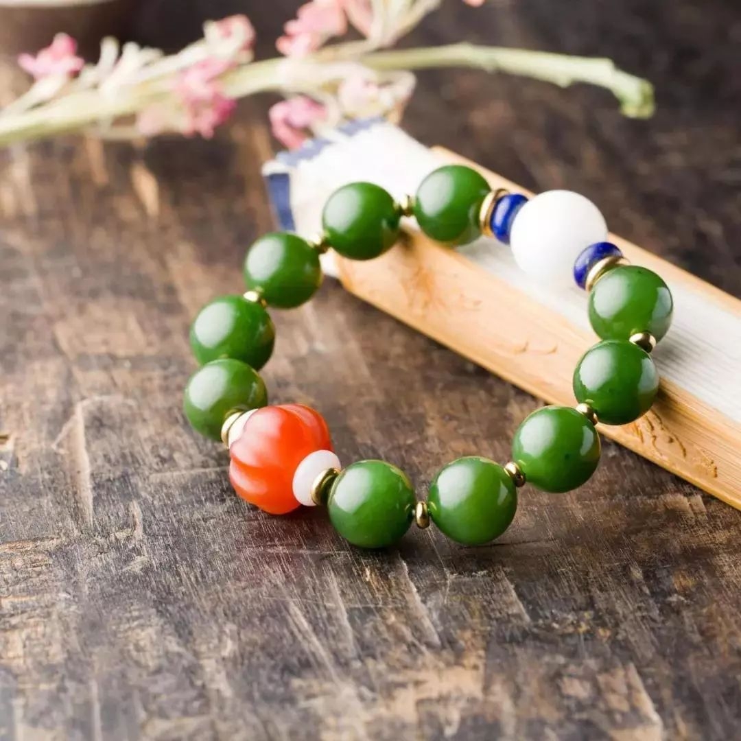 属马的适合戴什么生肖的手串,本命年戴什么生肖手串