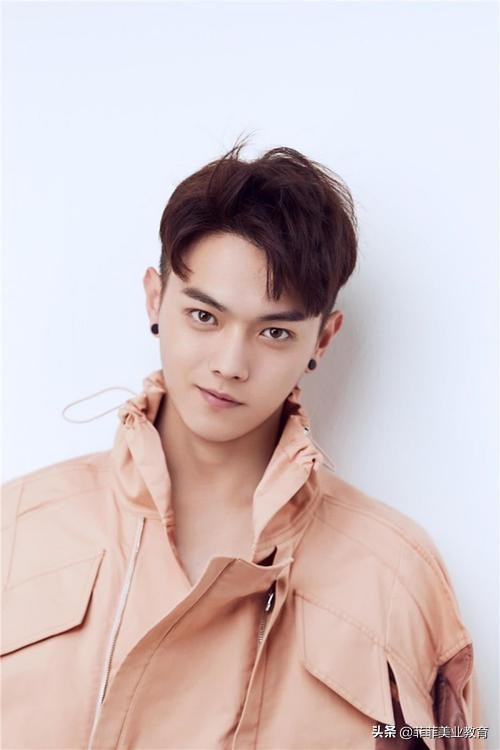 适合夏天简单干练的男生发型,大男童夏天清爽发型最新