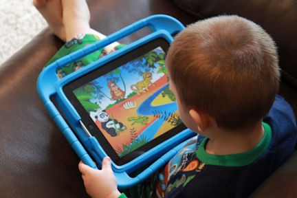 2岁小孩不爱开口说话,2岁孩子不爱说话但什么都听得懂