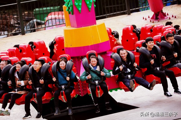 重庆奥陶纪主题乐园真实视频,重庆玻璃栈道奥陶纪