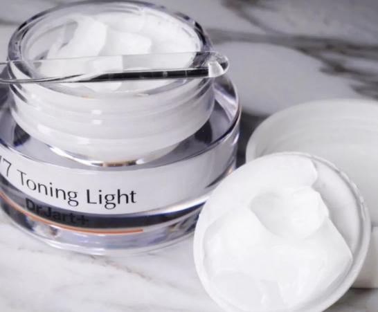 夏天不想化妆又怕素颜平价素颜霜,不化妆只用这款素颜霜一抹变美