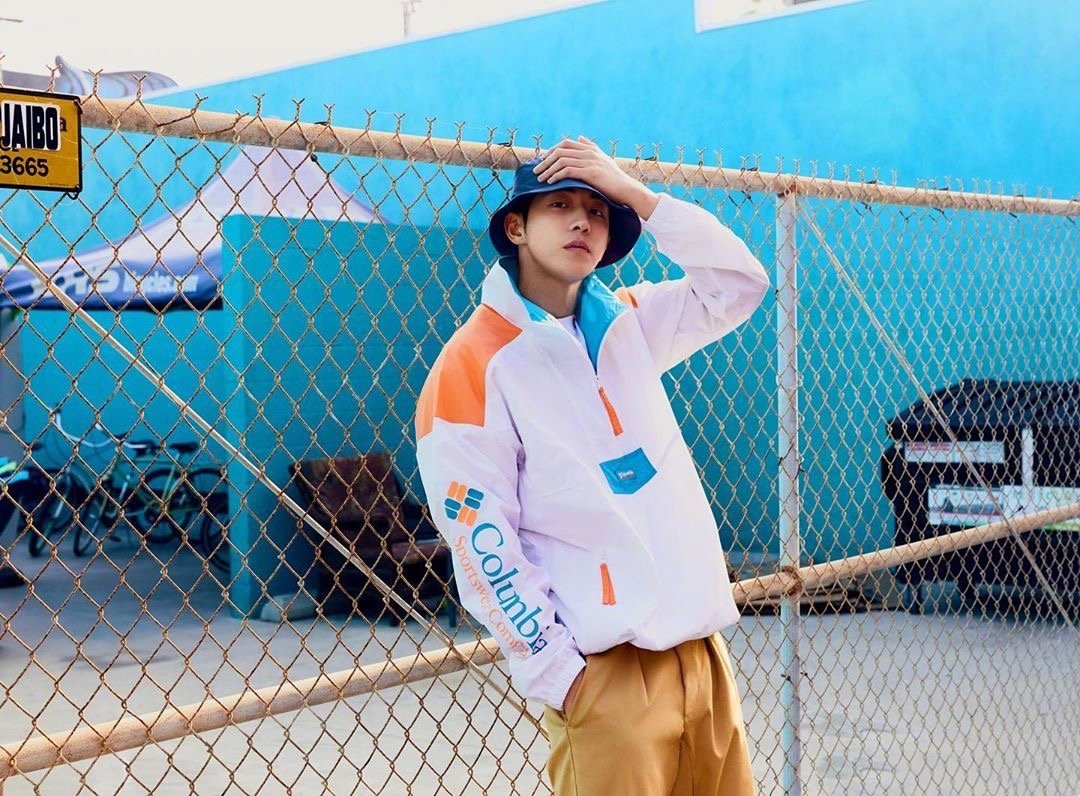 南柱赫剧照耀眼格子衫,南柱赫新剧帅照