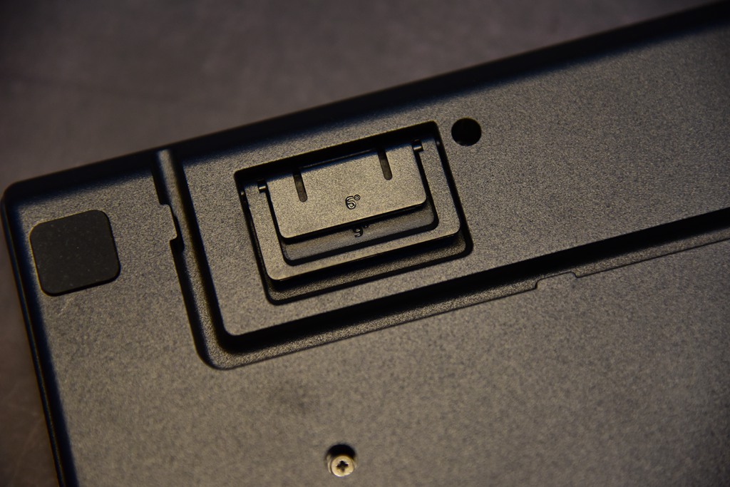 razer雷蛇萨诺狼蛛v2幻彩背光,游戏膜测评安卓