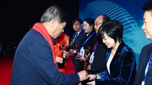 祖传中医肖远爱受邀参加《第二届中国大健康产业高峰论坛》