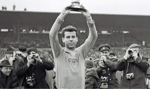 历届欧足联主席奖（欧足联终身成就奖）获得者