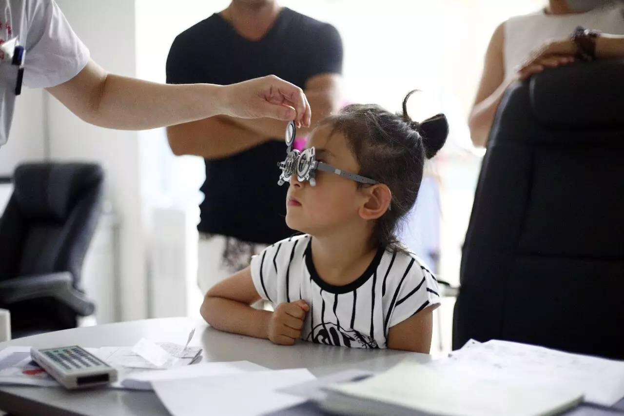 孩子眼睛近视怎么补救纠正视力,儿童视力该怎么样干预