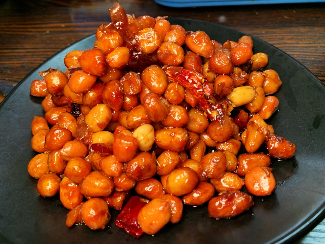 10张桌子的烤鱼店铺需要几个员工,长春市十张桌火锅