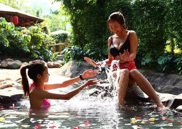 「冬来临·醉温泉」新装怡情谷主楼高级房，早晚2餐+泡38个温泉池