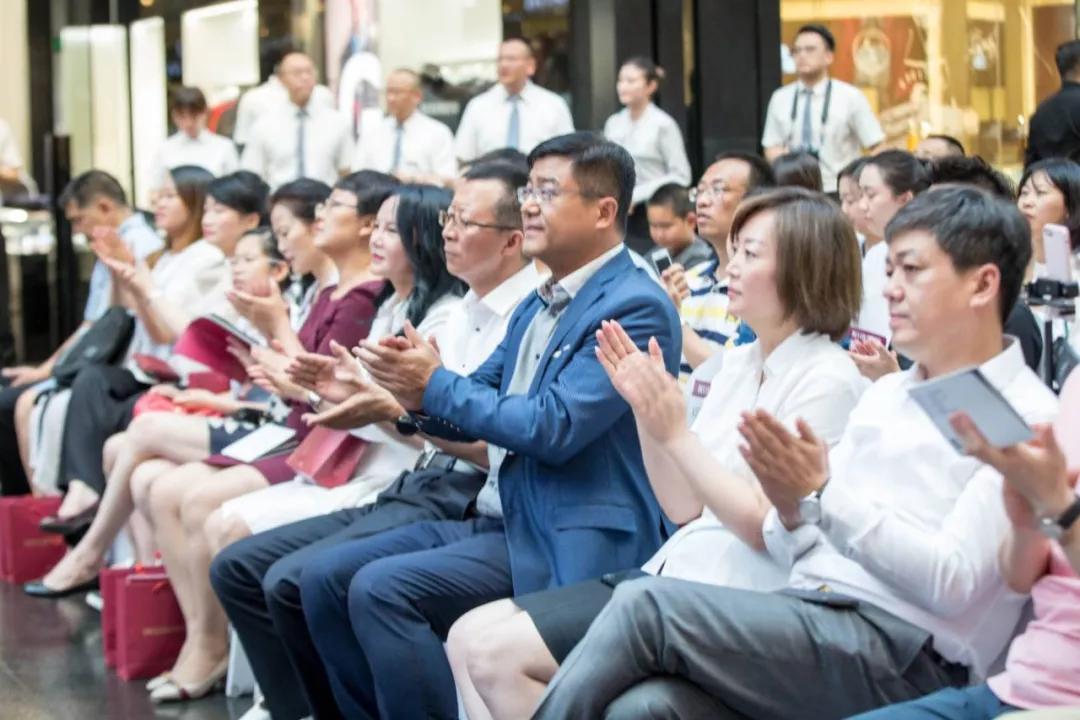 “碧罗珠宝之夜”沈文裕钢琴独奏音乐会完美举行