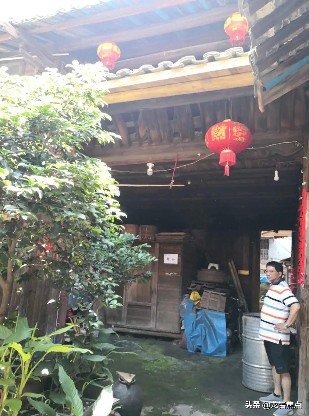 一处老屋承载着三代人的回忆,走进一座尘封百年历史的老屋