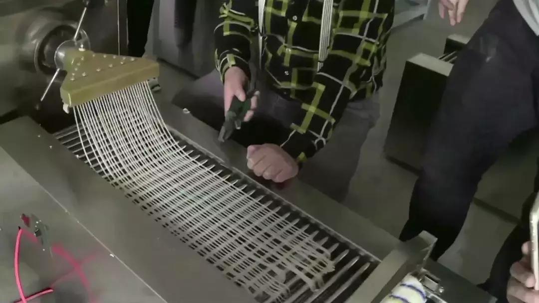 全自动凉皮机好用吗,最新型全自动凉皮机器的价格