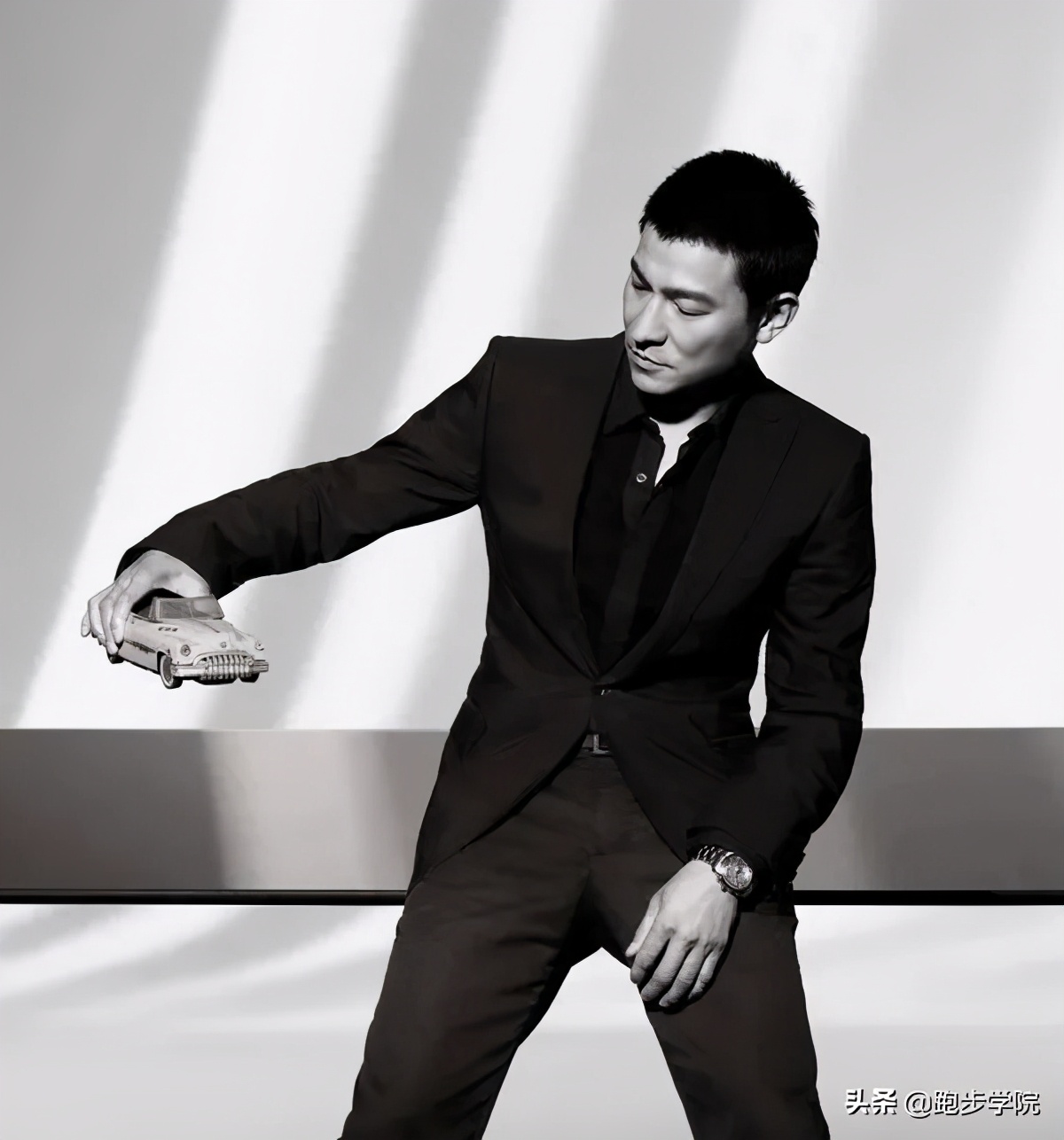 刘德华42岁颜值巅峰,刘德华60岁身材