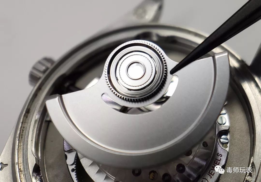 欧米茄海马300机芯是8800还是8806,欧米茄8800与8806机芯揭秘