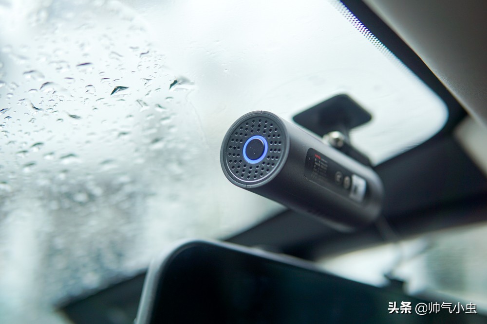 小米生态链70迈新款车品评测：语音控制，支持停车监控，189元