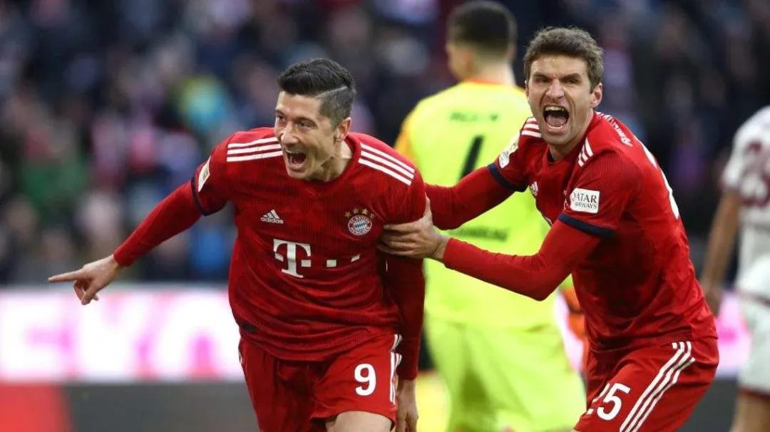 足坛忠诚典范,足坛最强右边锋穆勒