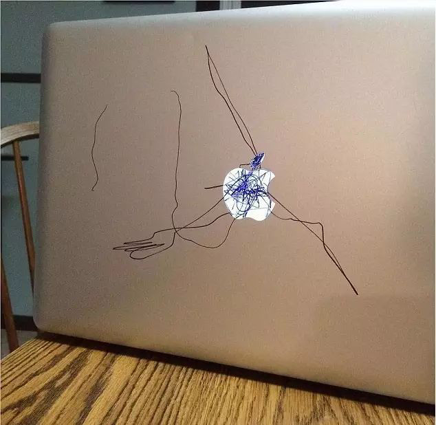 看到小朋友在墙上乱画时怎么说,小孩子在墙上乱画怎么清理掉