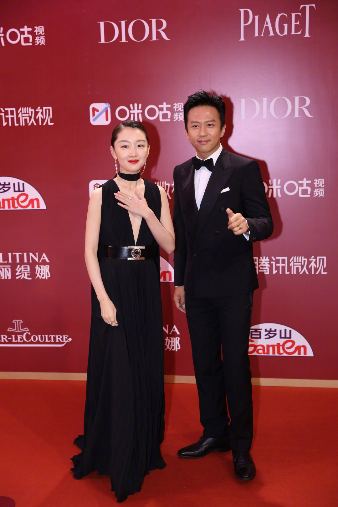 赵涛和周冬雨颁奖,赵涛周冬雨颁奖