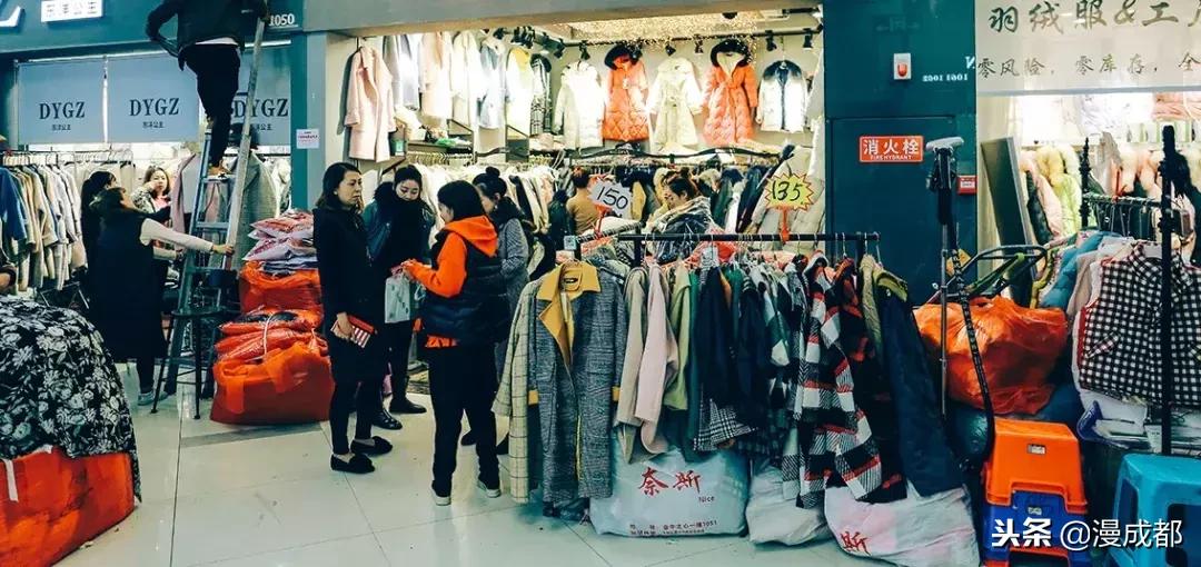 据说不来这里就白来成都，你一定没有见过这么魔幻又传奇的荷花池