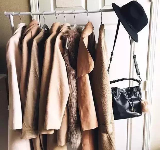 一条连衣裙挂了面试：在律所穿什么能活下去？