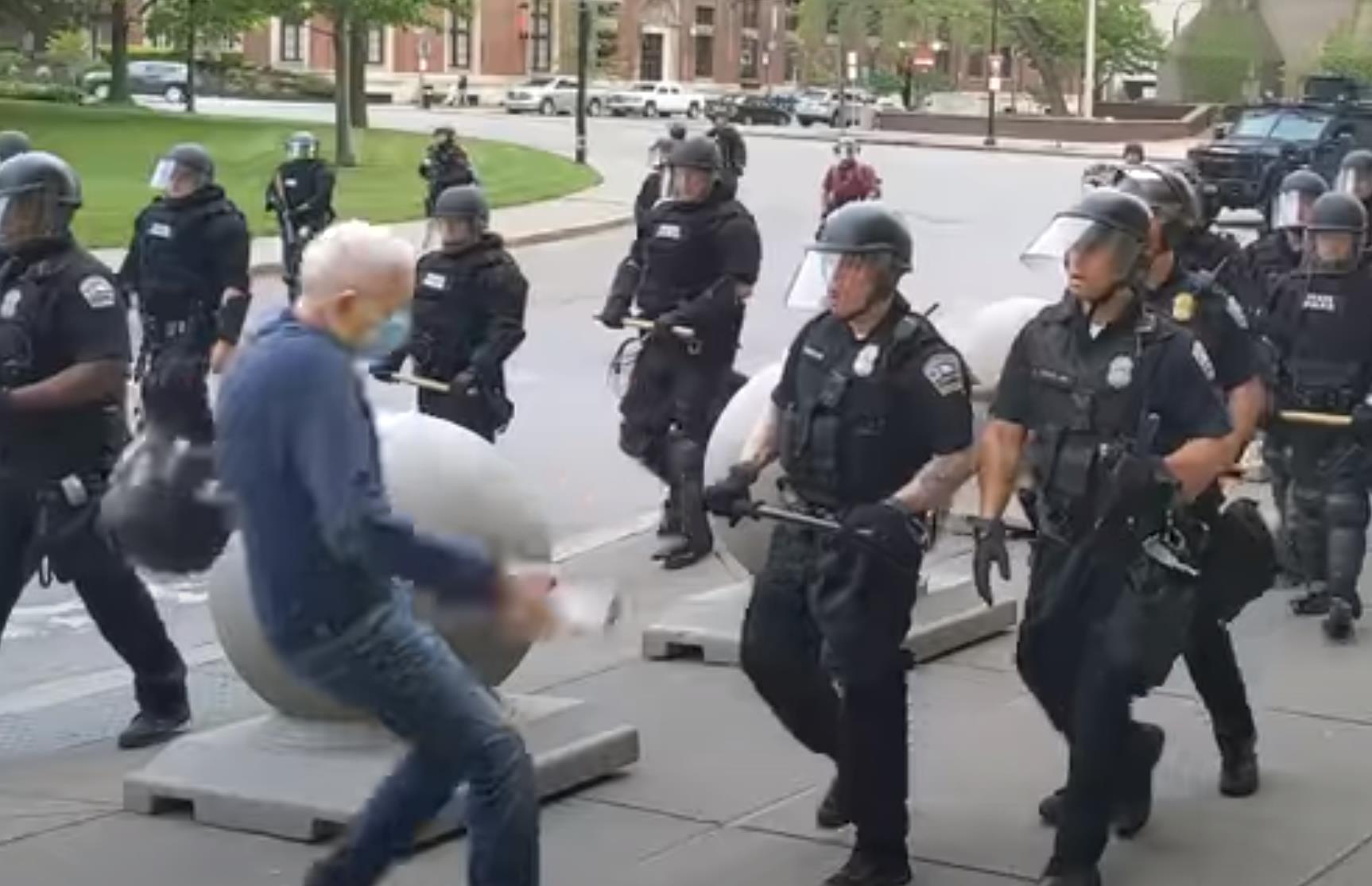 美国巨星评价特朗普,美国明星对特朗普的看法