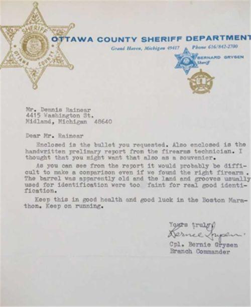 他被*弹子**击中额头,误以为是石子,跑完52里后,不料还有意外收获