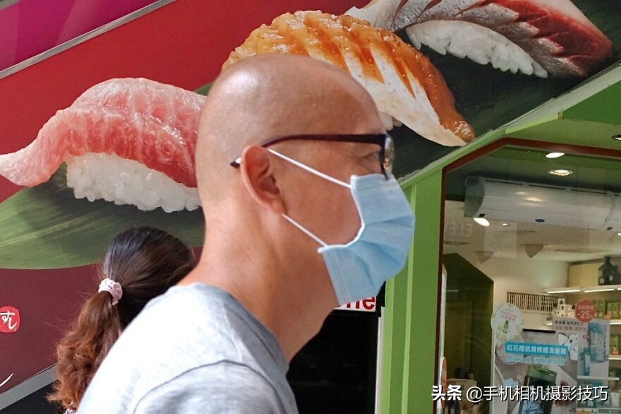 他被称为香港街拍之王：每一张照片都难以复制，诀窍在哪？