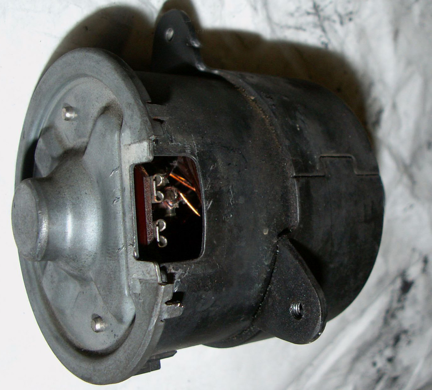 轿车散热风扇不转导致开锅,汽车散热器开锅怎么解决