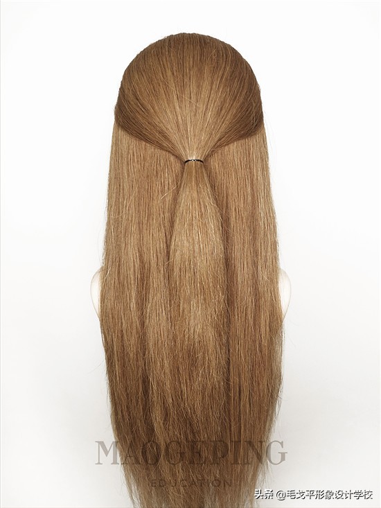 女人扎高马尾显气质还是低马尾,50岁女人扎低马尾简单又好看