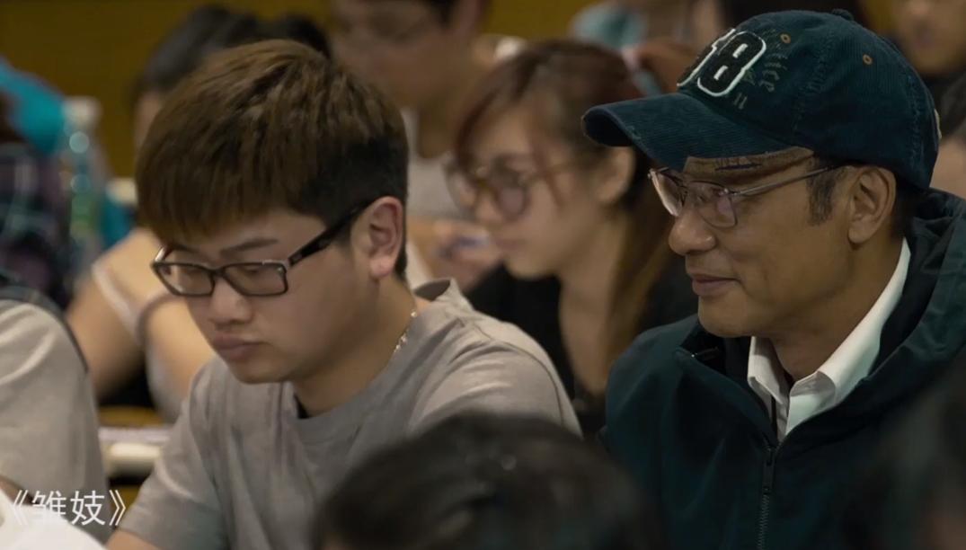 *妓雏**：十四岁少女被养父欺负，亲生母亲站在门前却坐视不管！