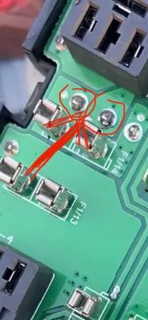 终于忍不住了，再次看到这几个字：未检测到钥匙，拿起了螺丝刀