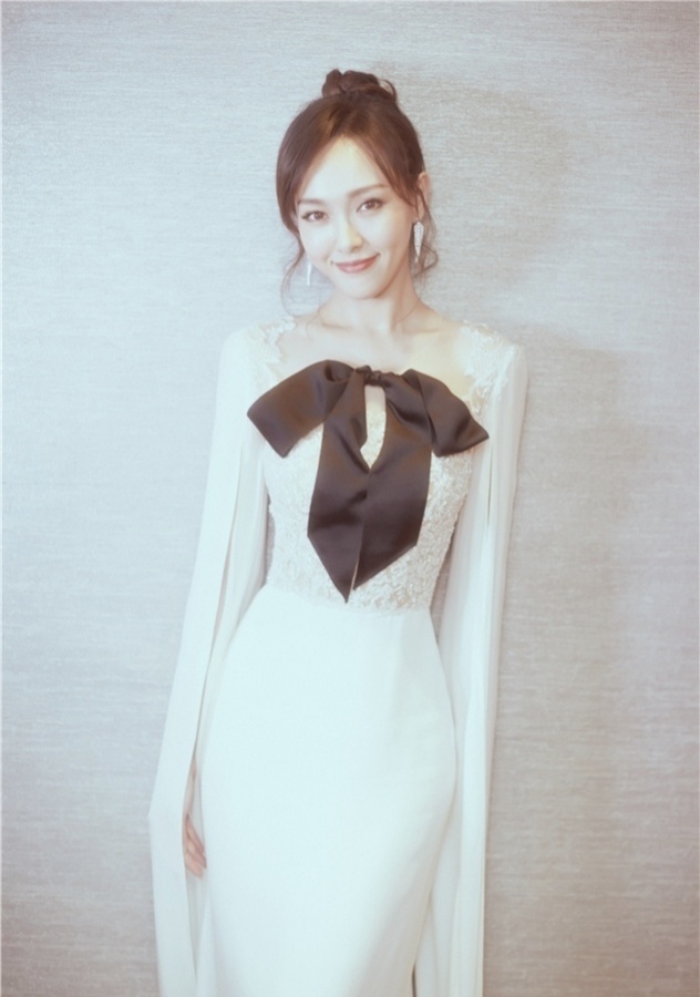 唐嫣穿蝴蝶结一字肩,唐嫣身穿蝴蝶结粉色礼裙惊艳全场