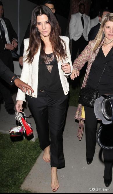 cl红底鞋裸色穿搭,cl红底高跟鞋展示