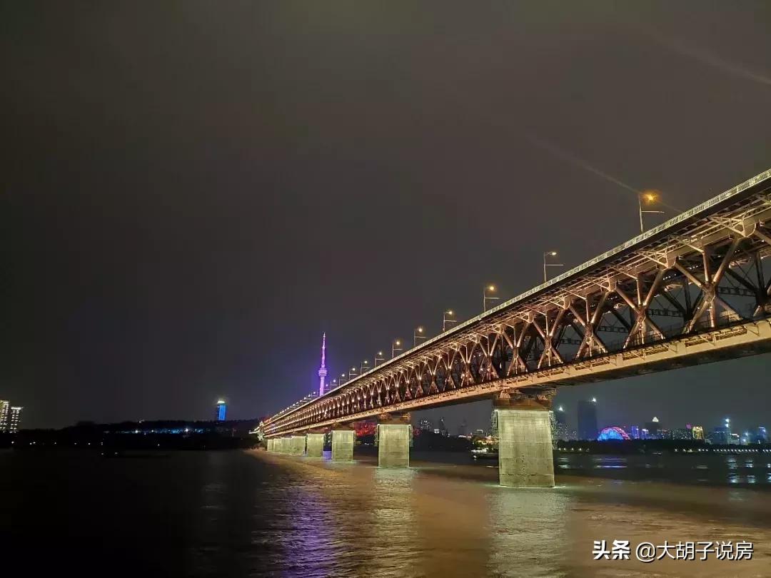 双合同、茶水费、全城摇号的武汉楼市，到底怎么了？