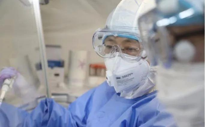 抢劫lv砸玻璃,抢劫lv包搞笑视频粤语