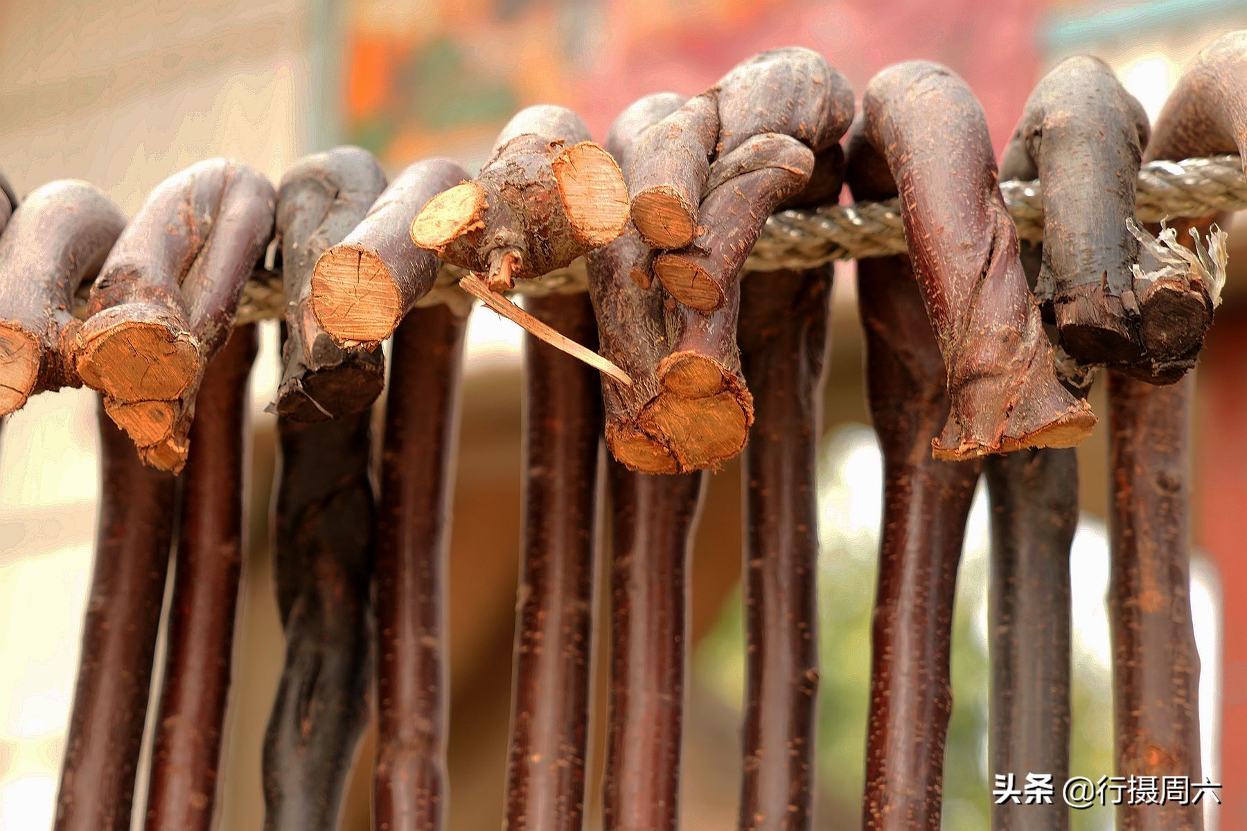 老人拐杖实木原木老年拐棍,纯手工制作实木拐杖批发