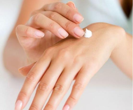 日霜可以代替晚霜用吗,日霜可以代替粉底液么