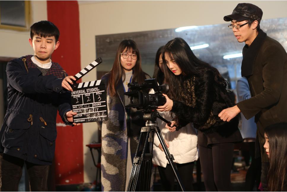 编导与传媒的区别,导演与编导专业的区别