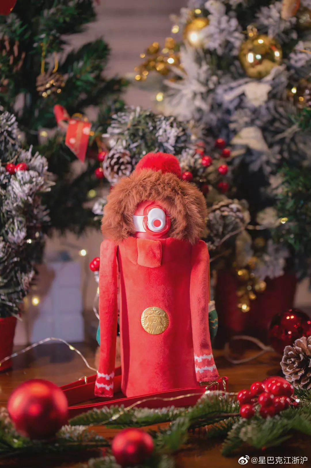 瑞幸星巴克圣诞新品,瑞幸圣诞咖啡杯包装