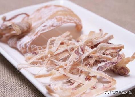 鱿鱼干的正确泡发方法鱿鱼炖汤,鱿鱼干的骨头功效与营养价值