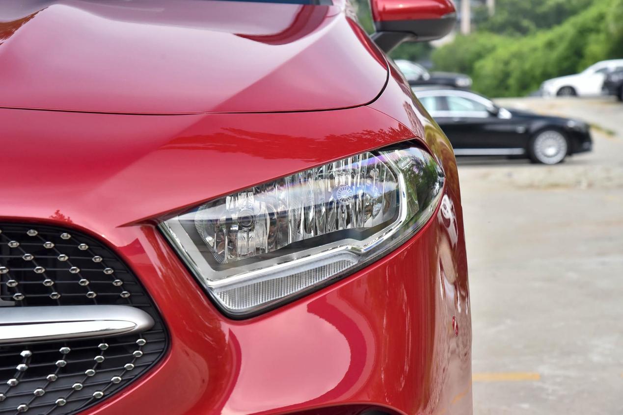 奔驰a级车评,奔驰a级空间大小测试