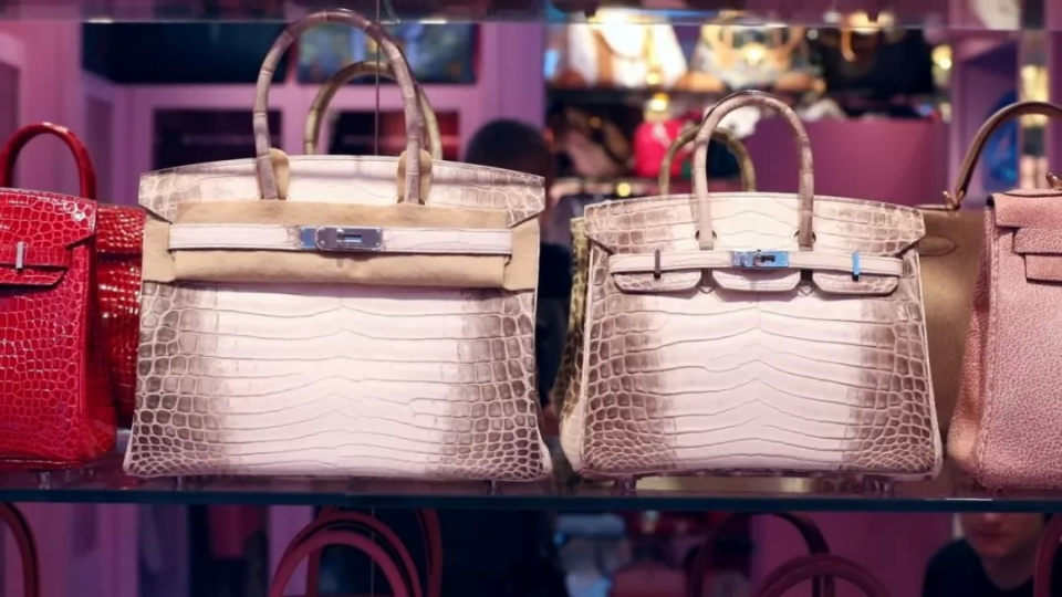 香奈儿磨刀、爱马仕砌墙,J姐的衣帽间戏可真多