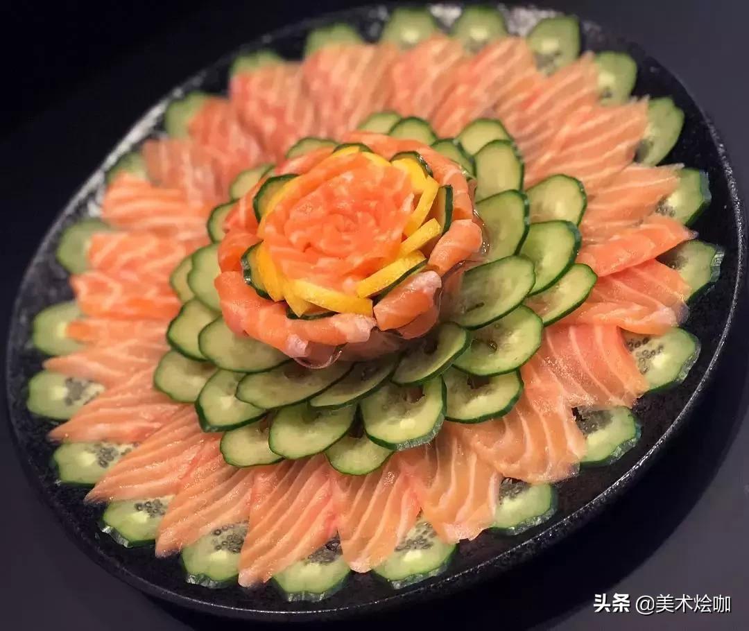 这是家里有矿吗,用三文鱼作画也能美到爆