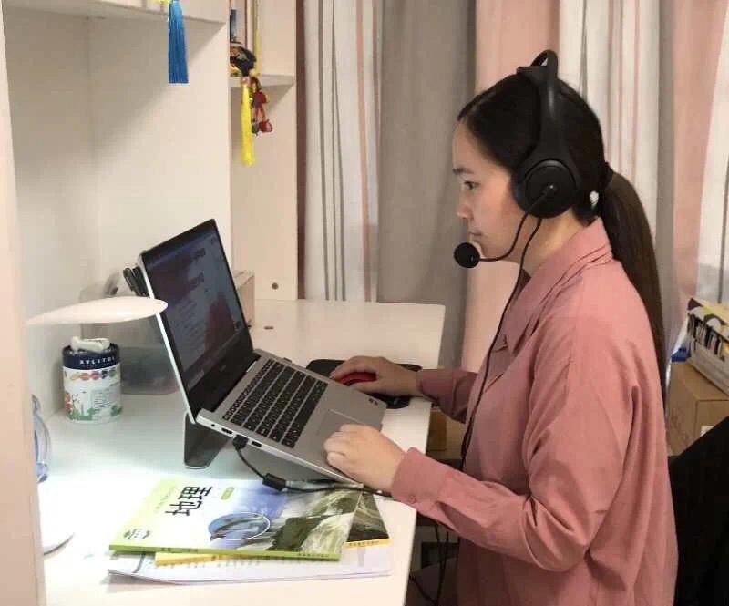 华侨城中学线上*党**旗红，*党**员示范当先锋