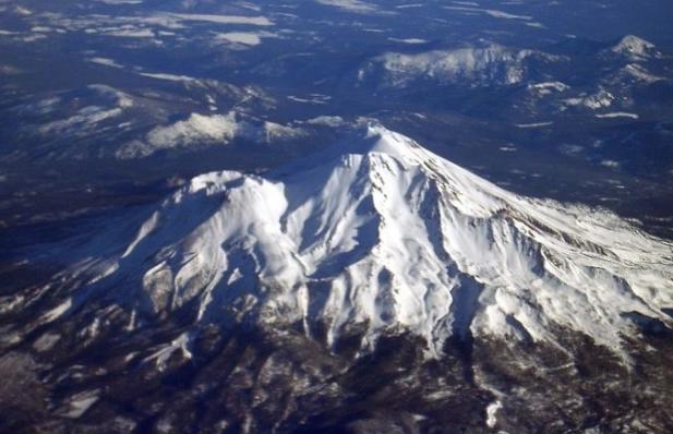 珠峰高度最高的山,绝对高度比珠峰还高的山