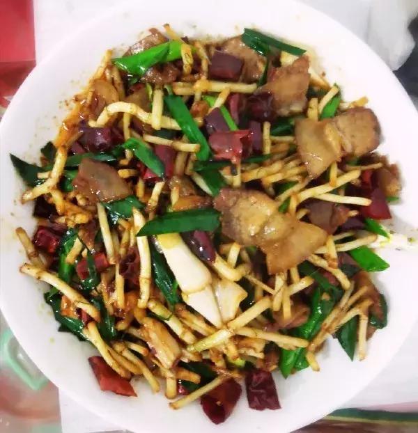 贵阳不光是辣味的,还有一种味道叫折耳根!