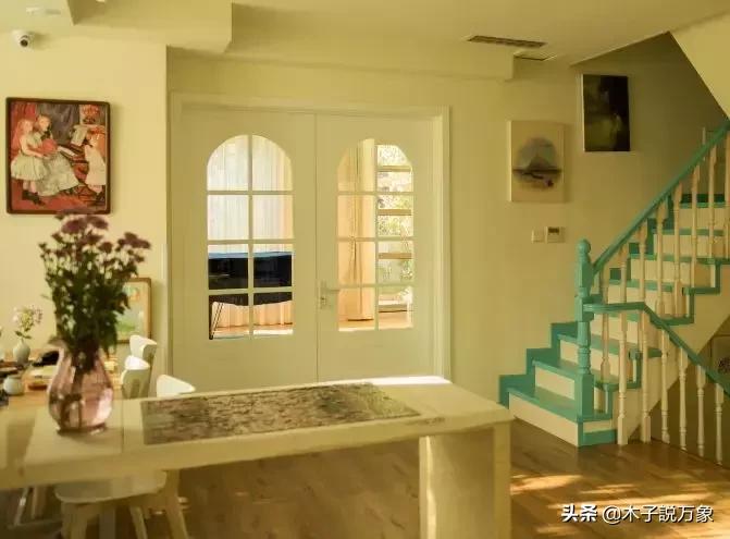 做了4年主持人、8年家庭主妇后，她从0开始成为CEO